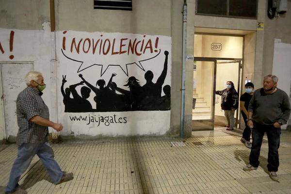 Fotos: La concentración contra las medidas anti covid acaba en batalla campal en Gamonal