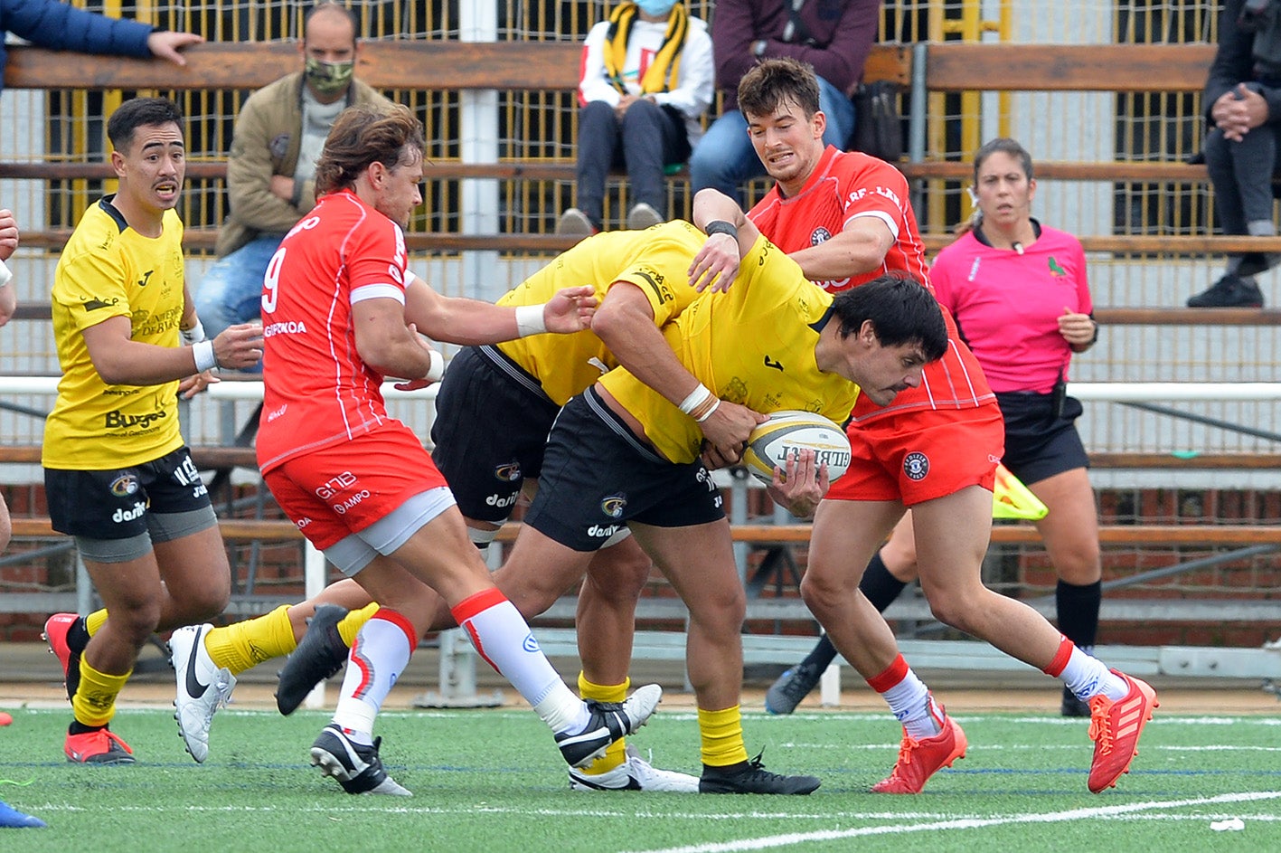 Fotos: El Ubu Bajo Cero consigue la primera victoria frente al Ampo Ordizia