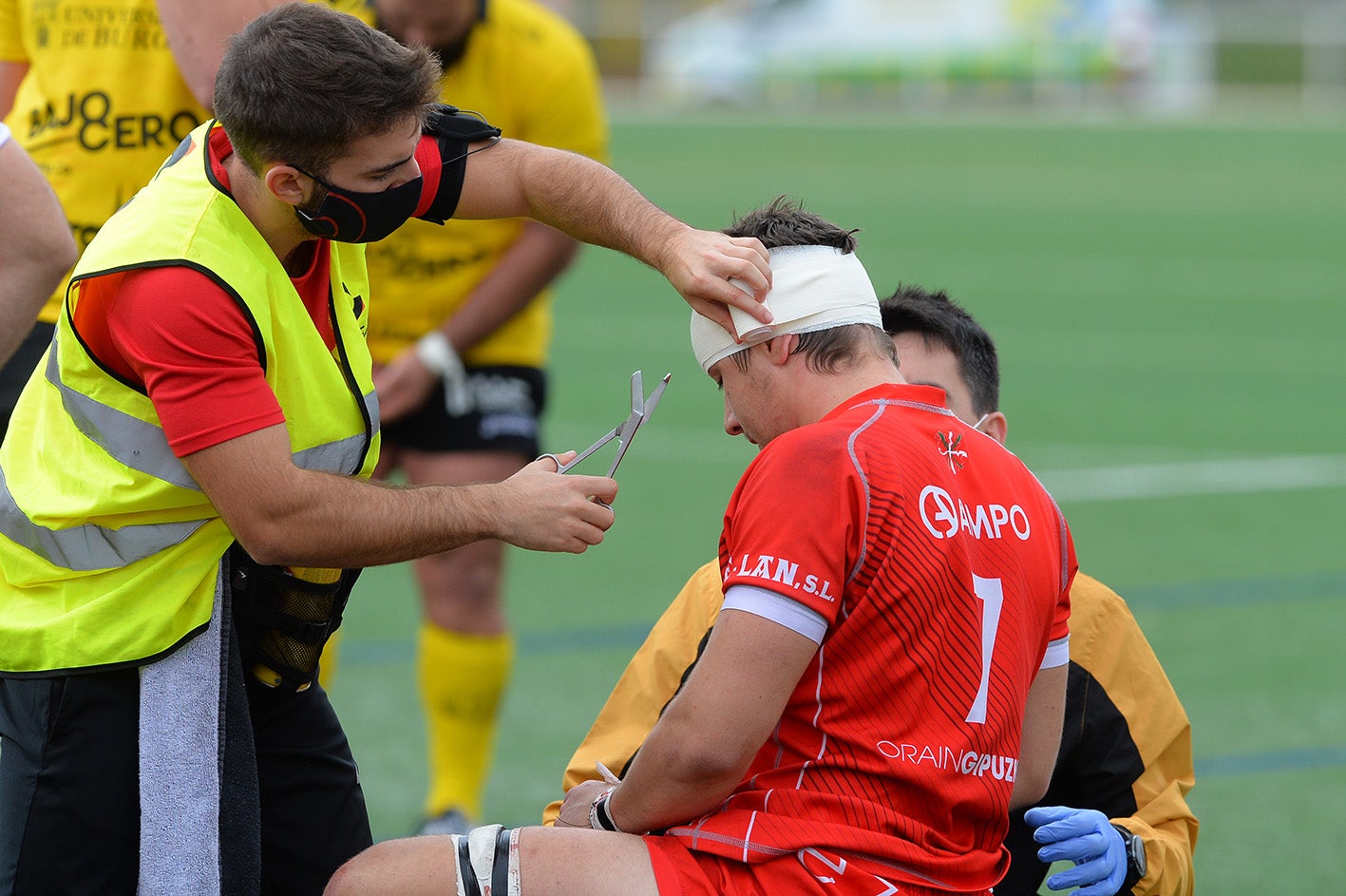 Fotos: El Ubu Bajo Cero consigue la primera victoria frente al Ampo Ordizia