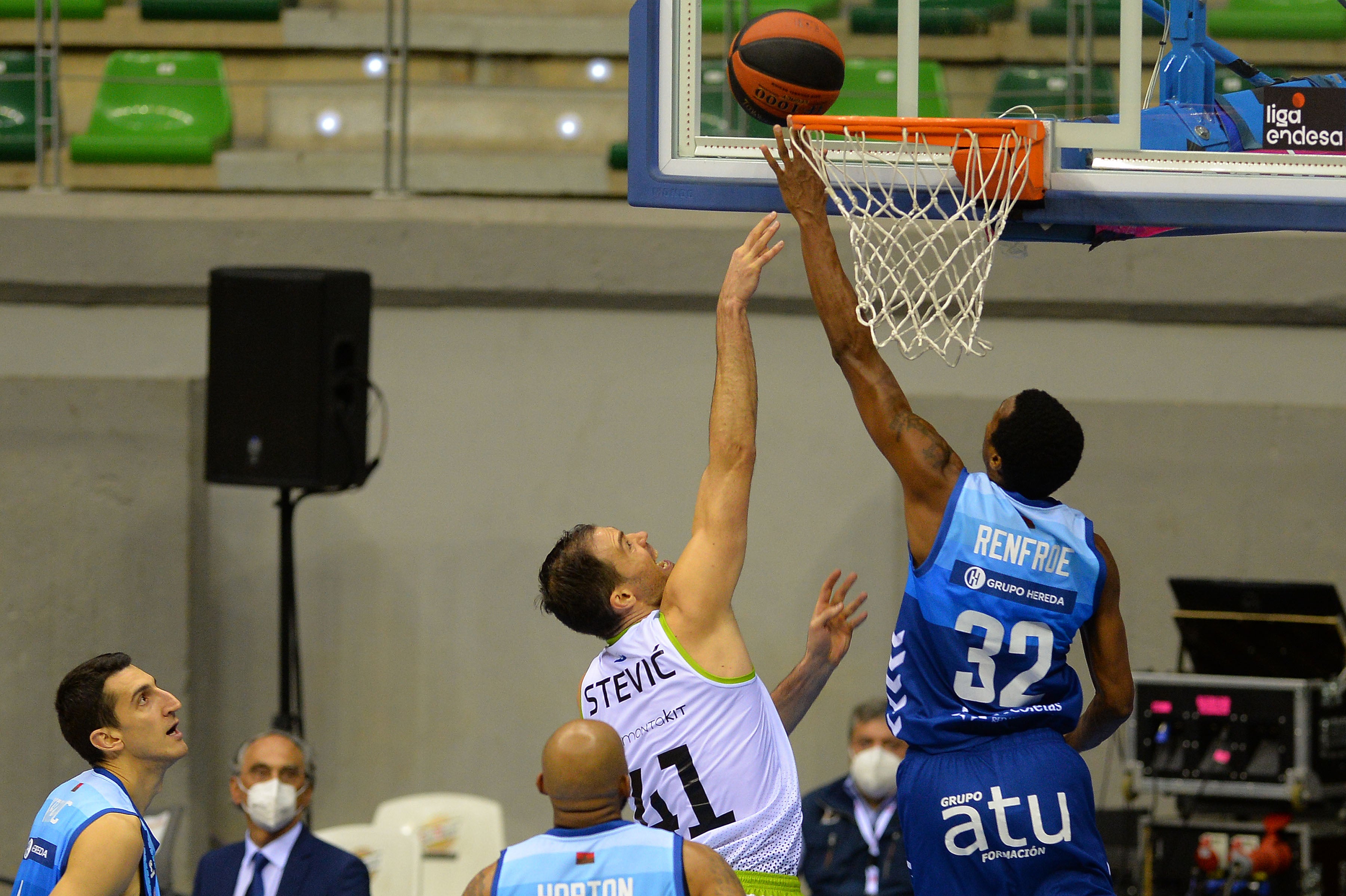 Fotos: El Hereda San Pablo cae ante Fuenlabrada en un partido plagado de bajas