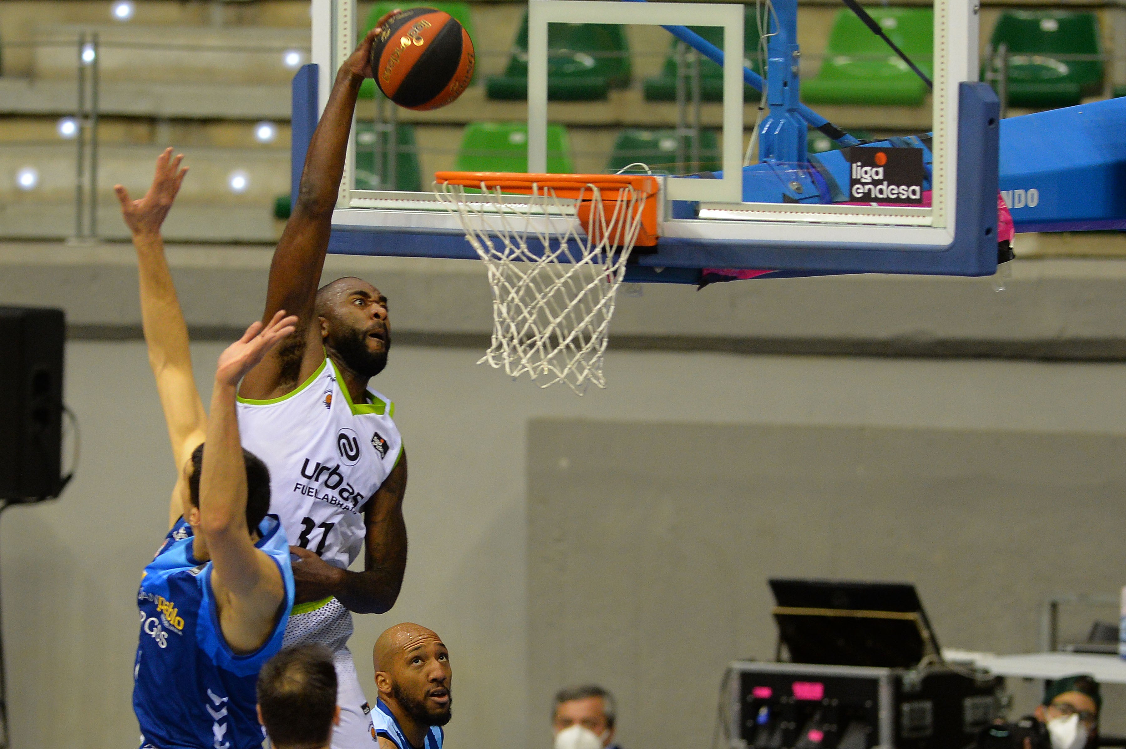 Fotos: El Hereda San Pablo cae ante Fuenlabrada en un partido plagado de bajas