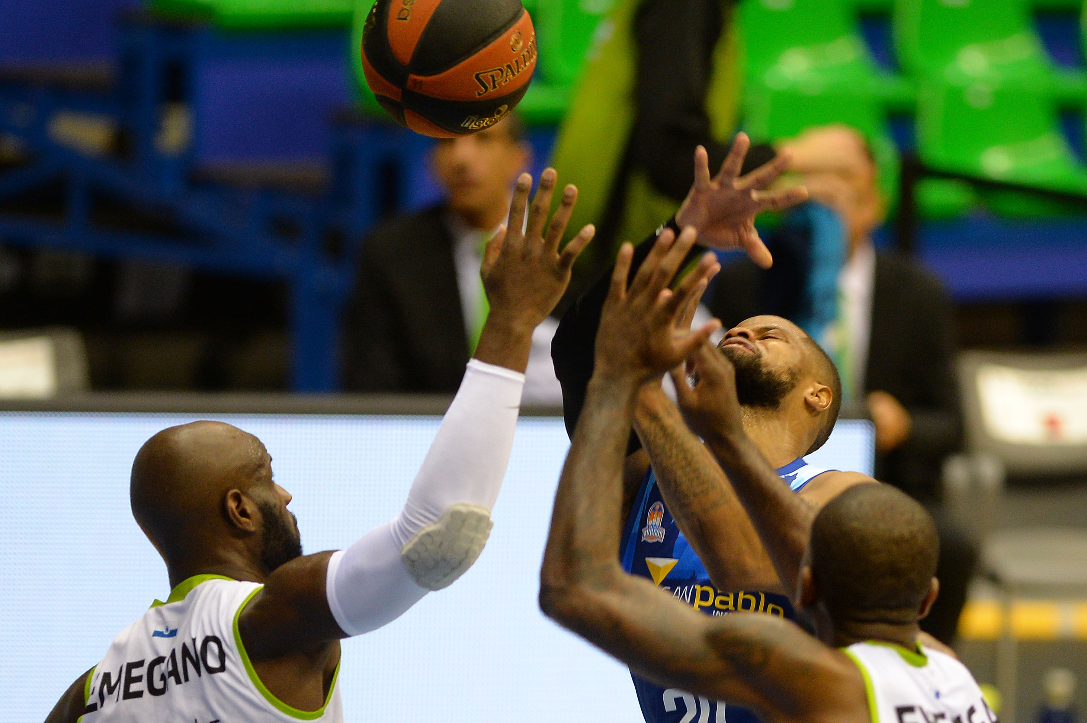 Fotos: El Hereda San Pablo cae ante Fuenlabrada en un partido plagado de bajas