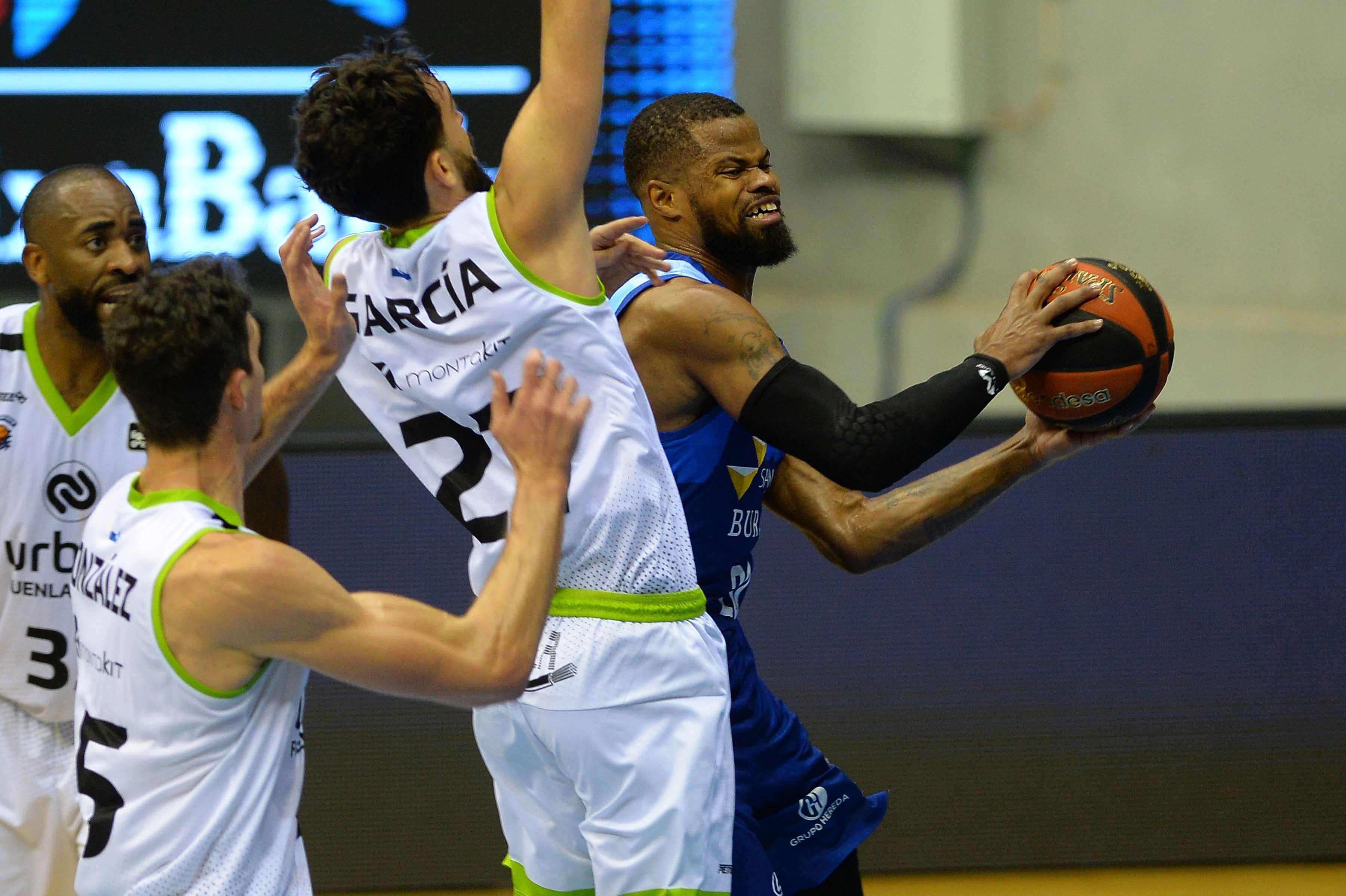 Fotos: El Hereda San Pablo cae ante Fuenlabrada en un partido plagado de bajas