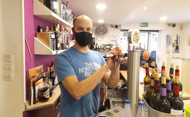 David González en su cafetería Acuarium.