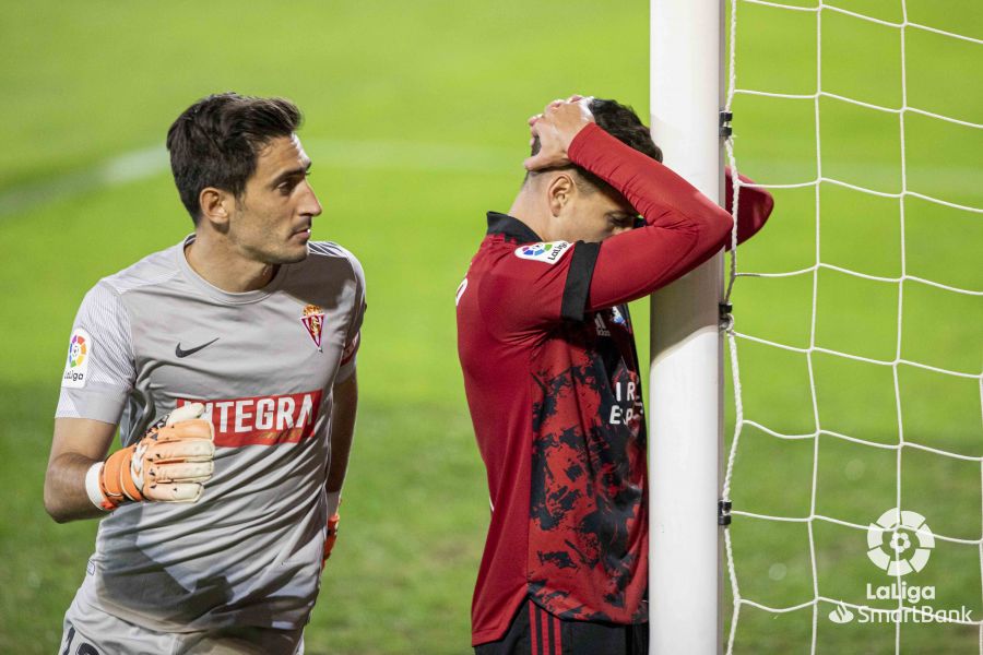 Fotos: El Mirandés se lleva la victoria ante el Sporting