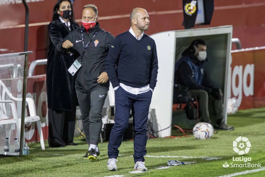 Fotos: El Mirandés se lleva la victoria ante el Sporting