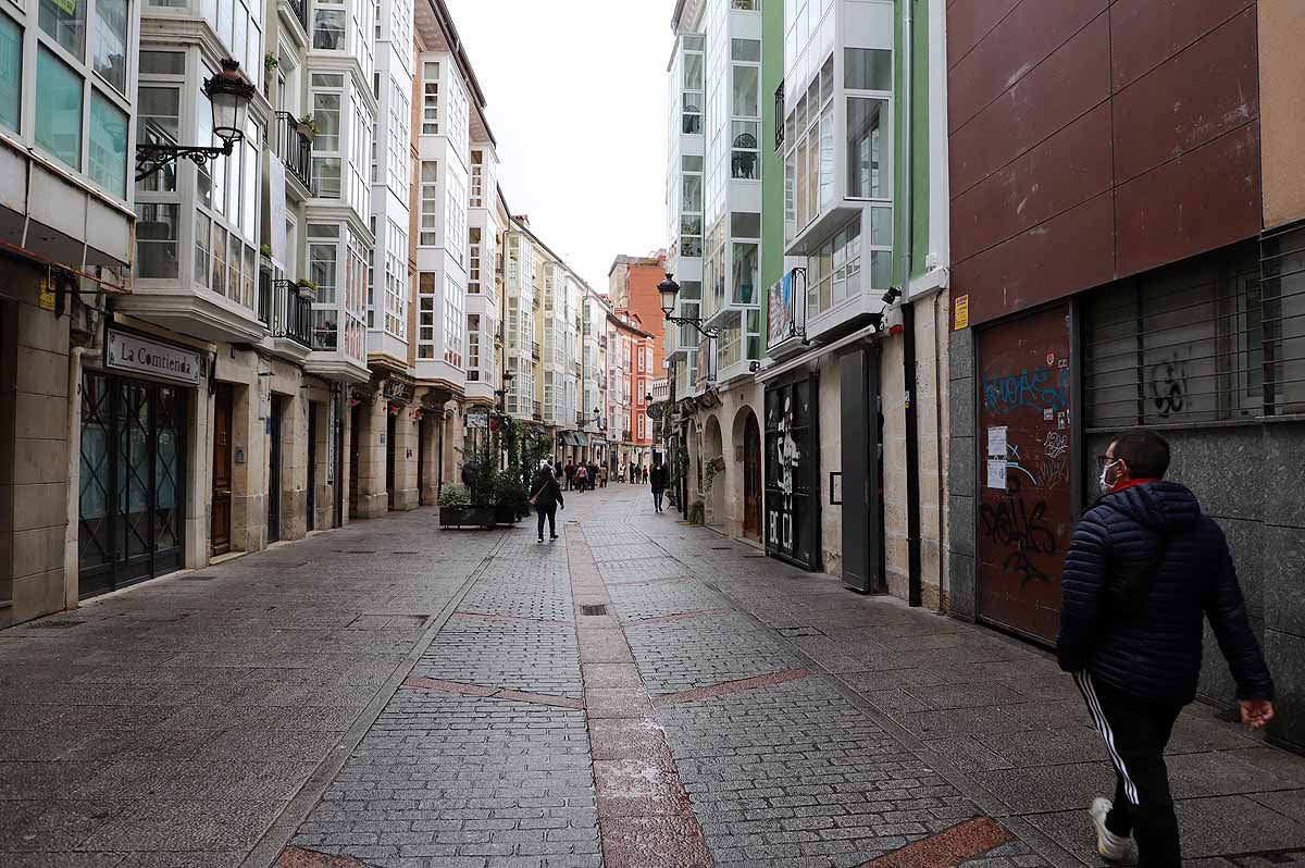 Fotos: Las compras y los paseos de mañana llegan las calles de Burgos un sábado sin hostelería