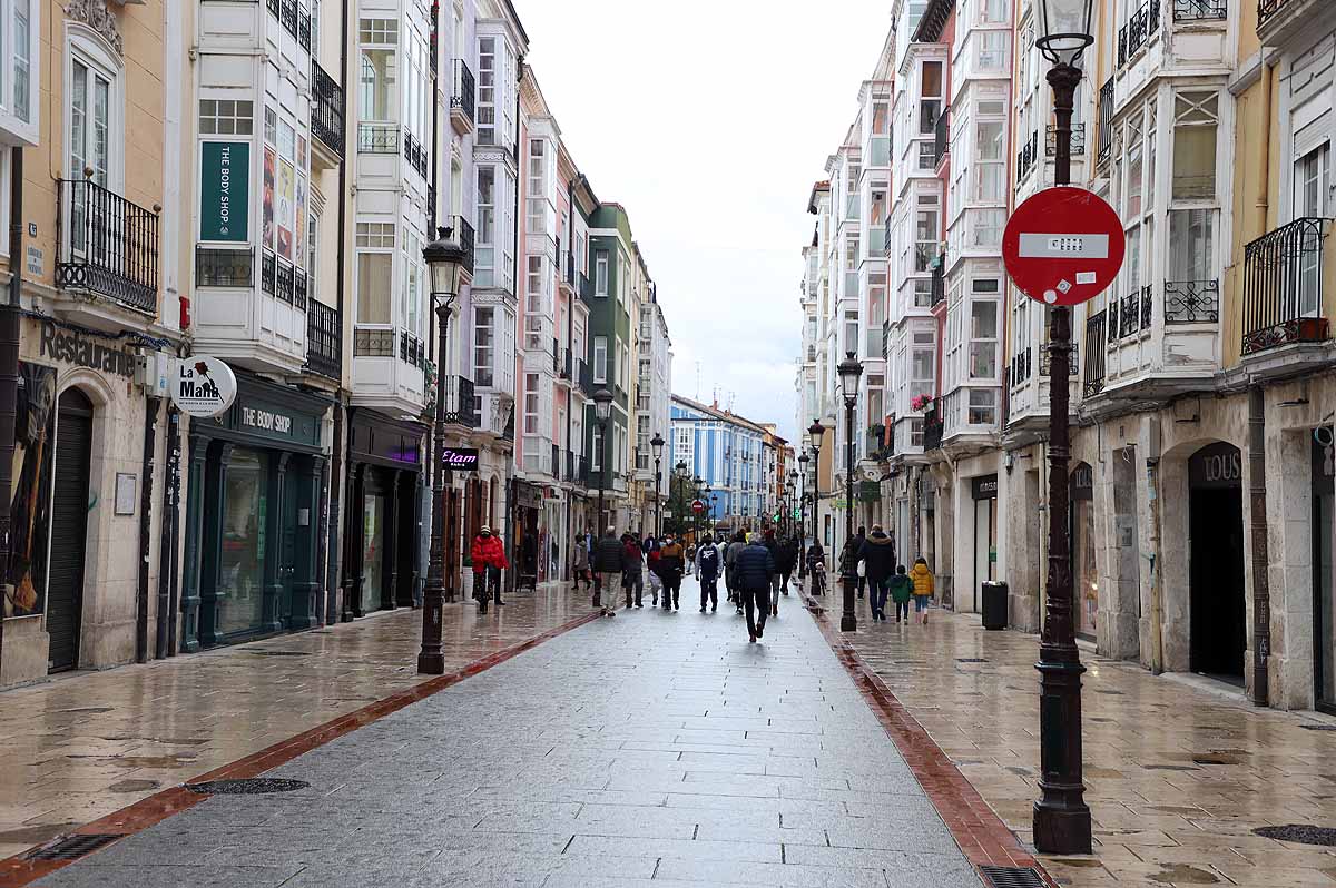 Fotos: Las compras y los paseos de mañana llegan las calles de Burgos un sábado sin hostelería