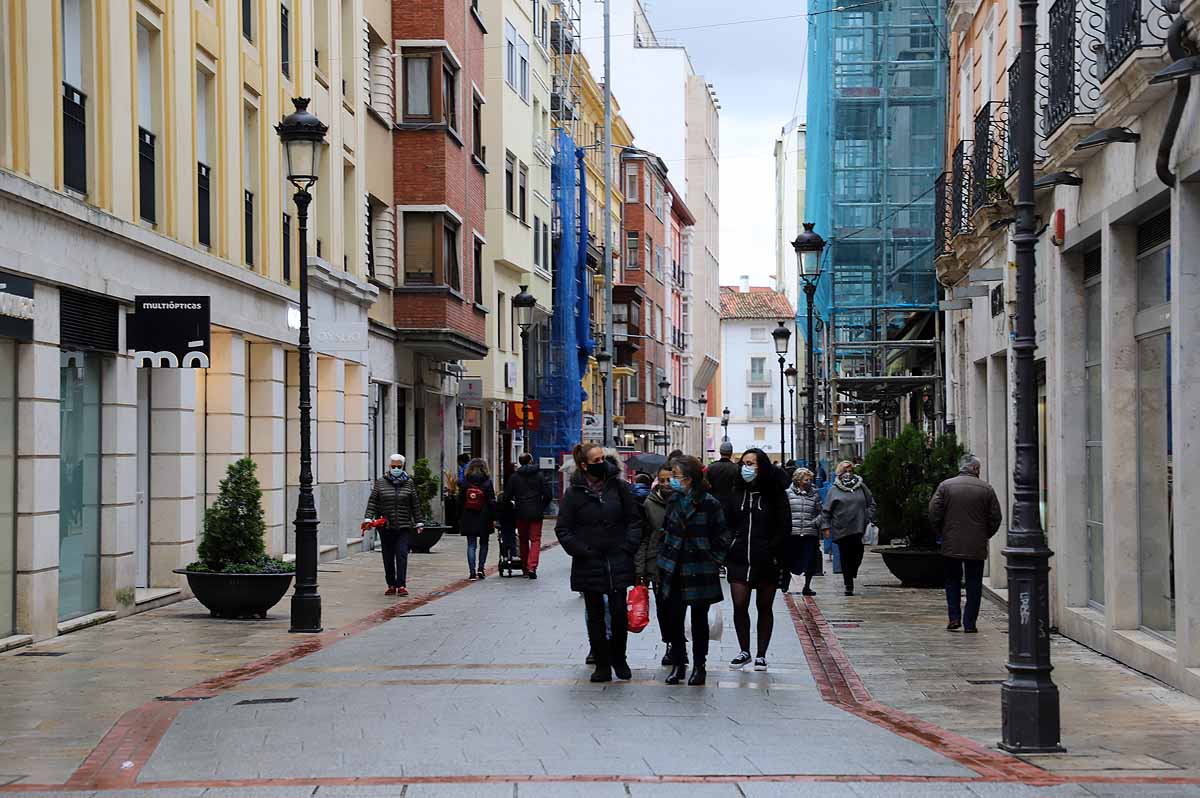 Fotos: Las compras y los paseos de mañana llegan las calles de Burgos un sábado sin hostelería