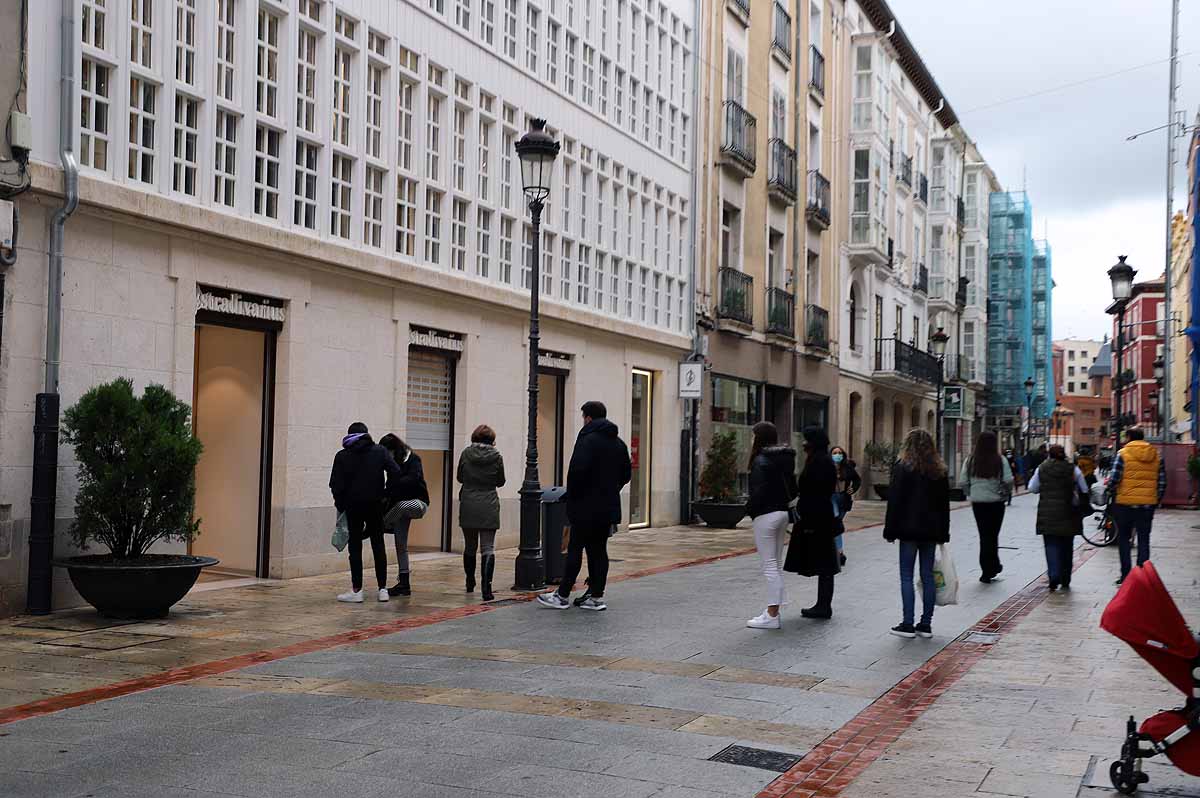 Fotos: Las compras y los paseos de mañana llegan las calles de Burgos un sábado sin hostelería