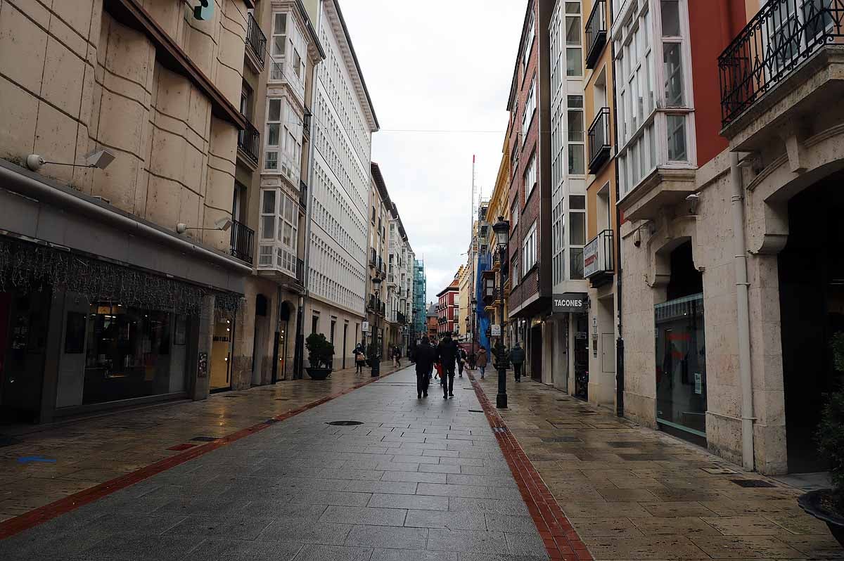 Fotos: Las compras y los paseos de mañana llegan las calles de Burgos un sábado sin hostelería