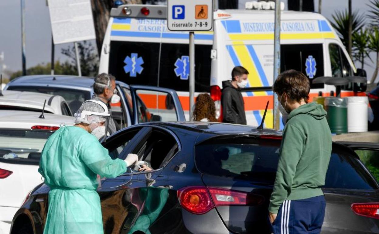 Pacientes con síntomas de covid-19 en Napolés (Italia) 