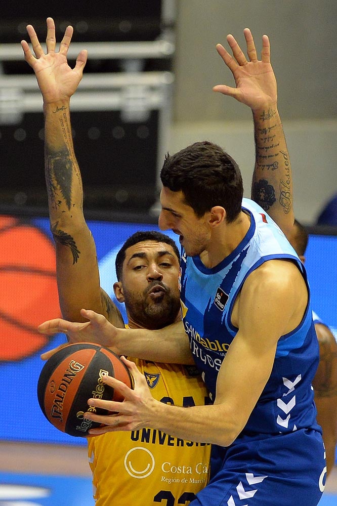 Partido entre el Hereda San Pablo Burgos y el UCAM Murcia.