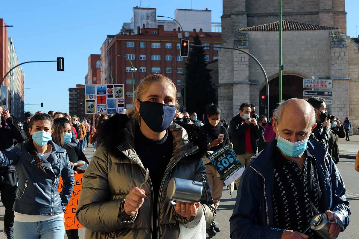 Fotos: La hostelería muestra su indignación por las calles de Burgos