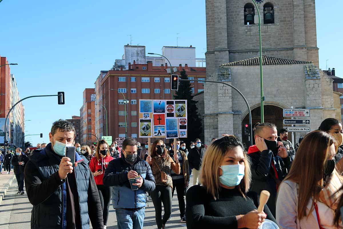 Fotos: La hostelería muestra su indignación por las calles de Burgos