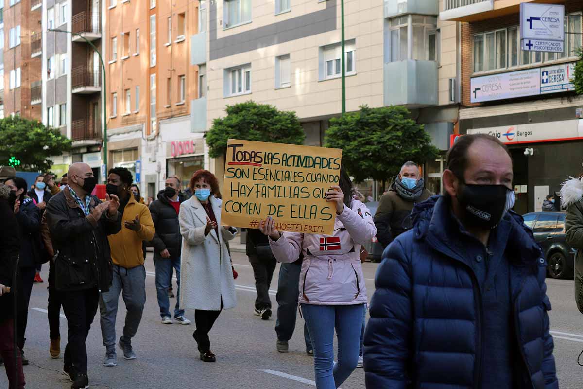 Fotos: La hostelería muestra su indignación por las calles de Burgos