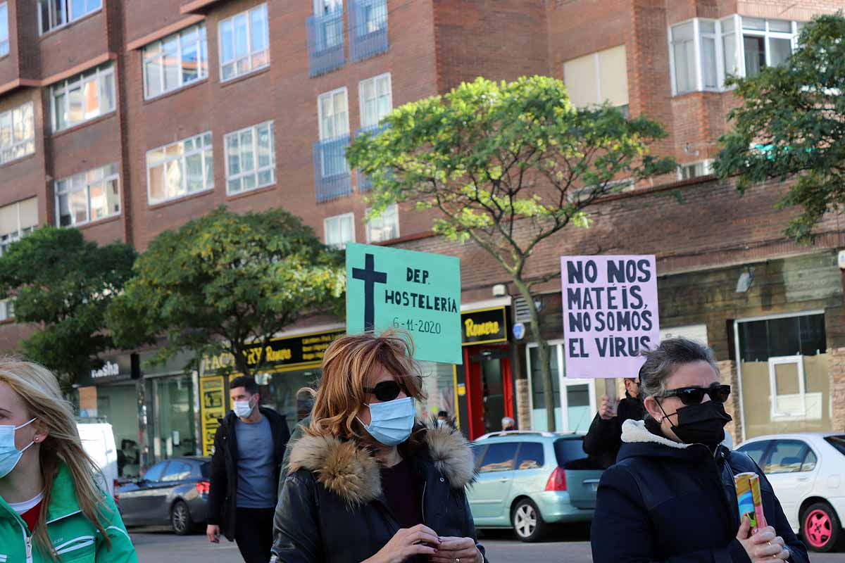 Fotos: La hostelería muestra su indignación por las calles de Burgos