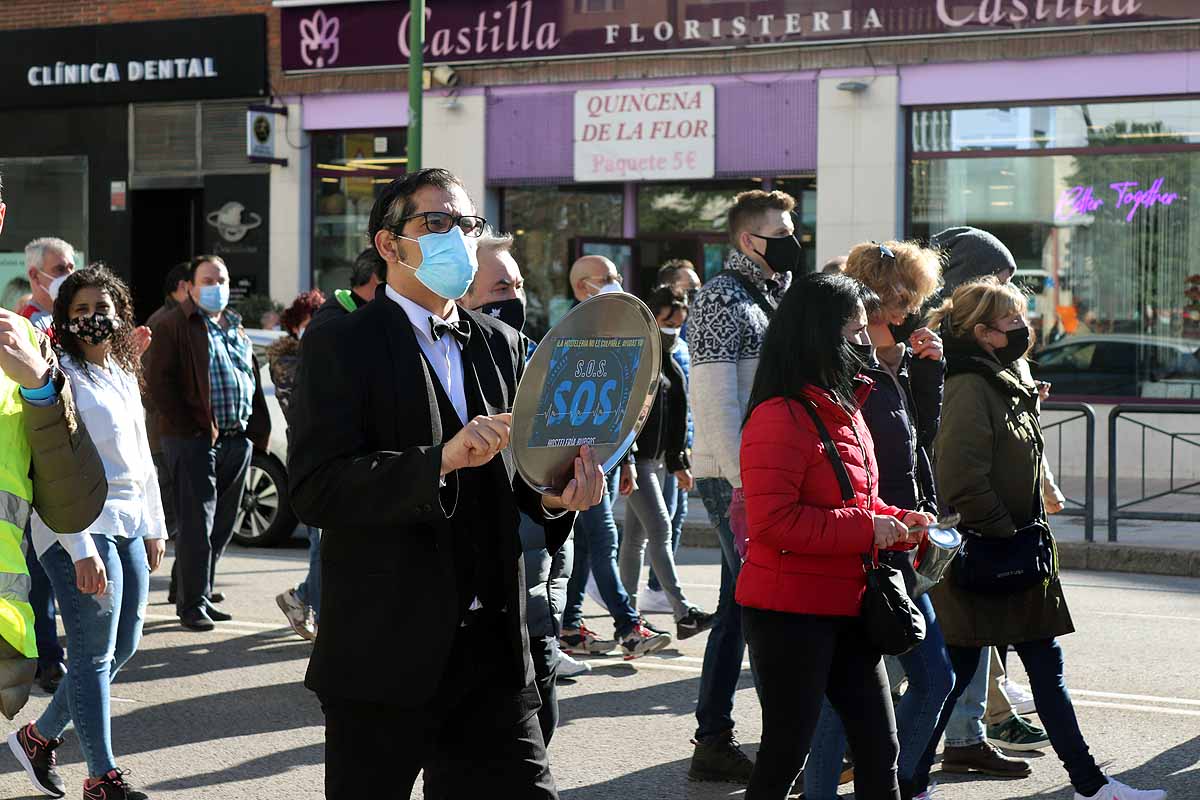 Fotos: La hostelería muestra su indignación por las calles de Burgos