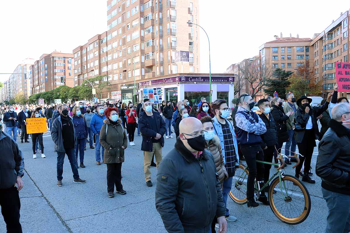 Fotos: La hostelería muestra su indignación por las calles de Burgos