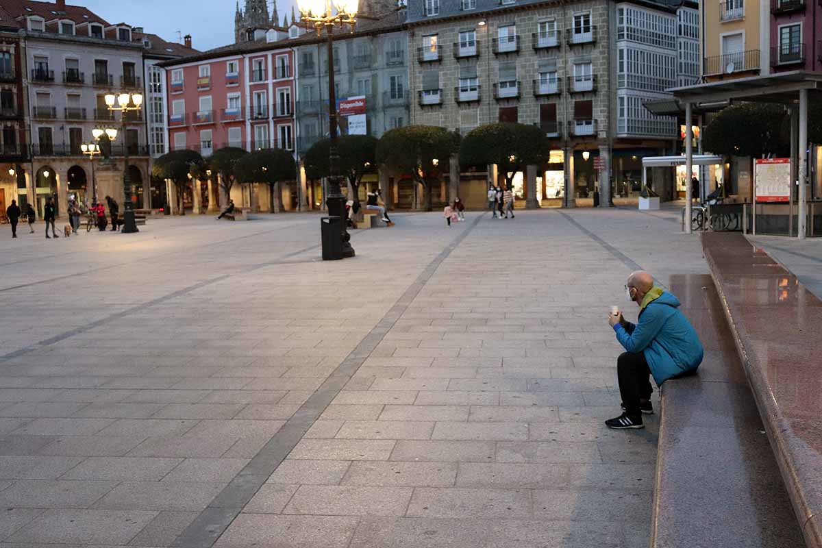 Fotos: Los burgaleses asumen las nuevas restricciones entre la comprensión y el desconcierto