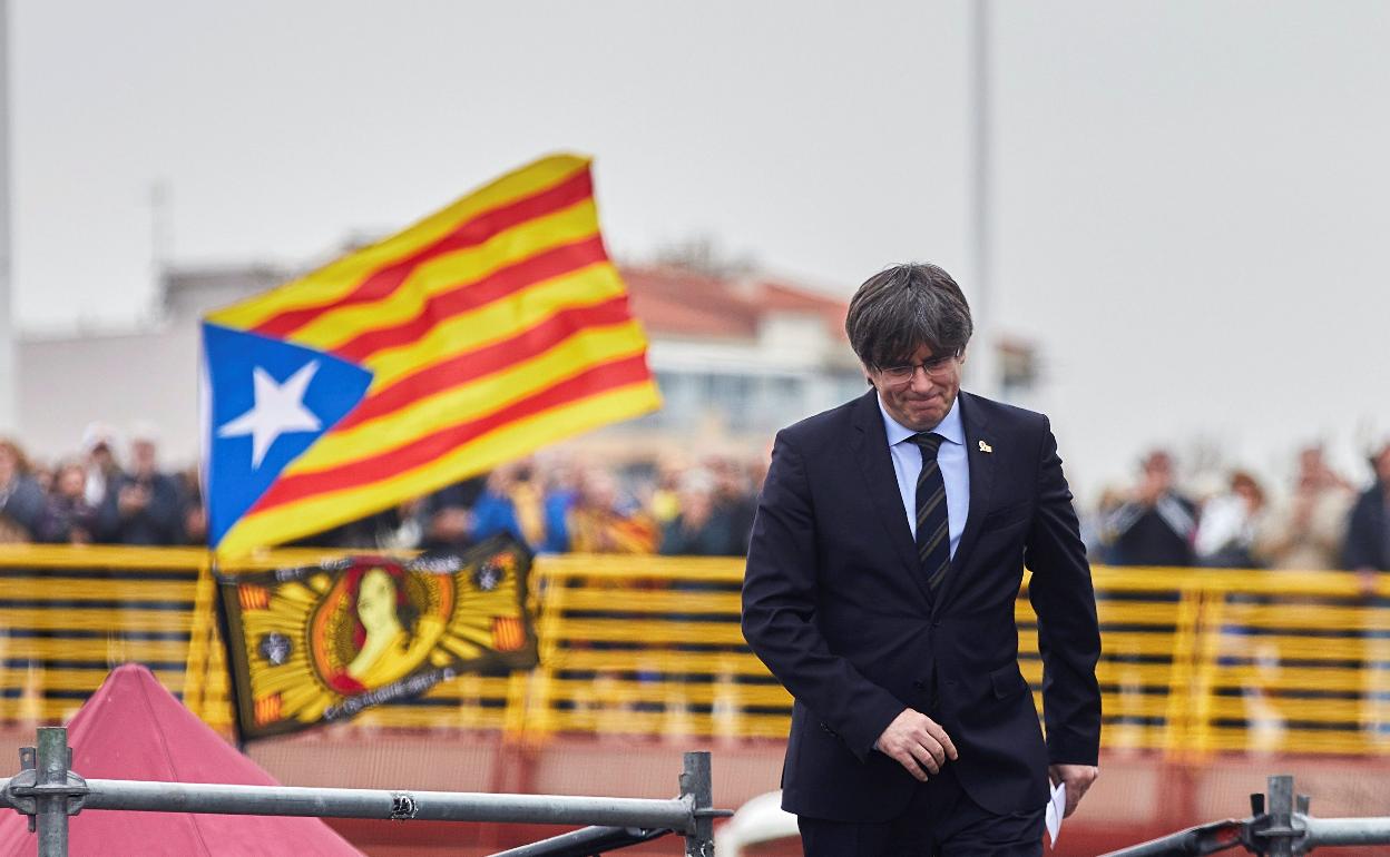 Puigdemont, en febrero, durante el acto celebrado en Perpiñán con la asistencia de distintas personalidades del mundo soberanista. 