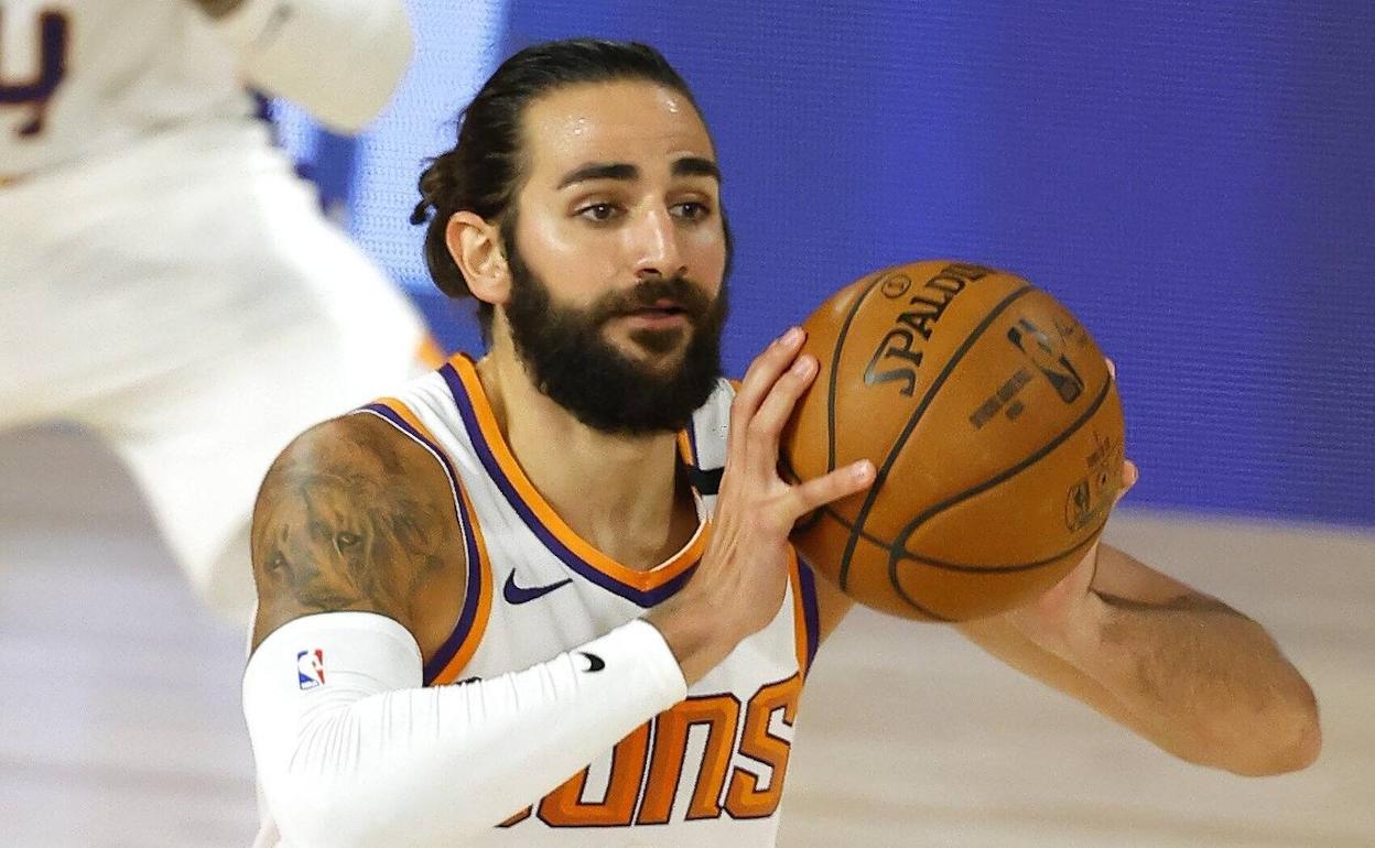 Ricky Rubio, con la camiseta de los Suns. 