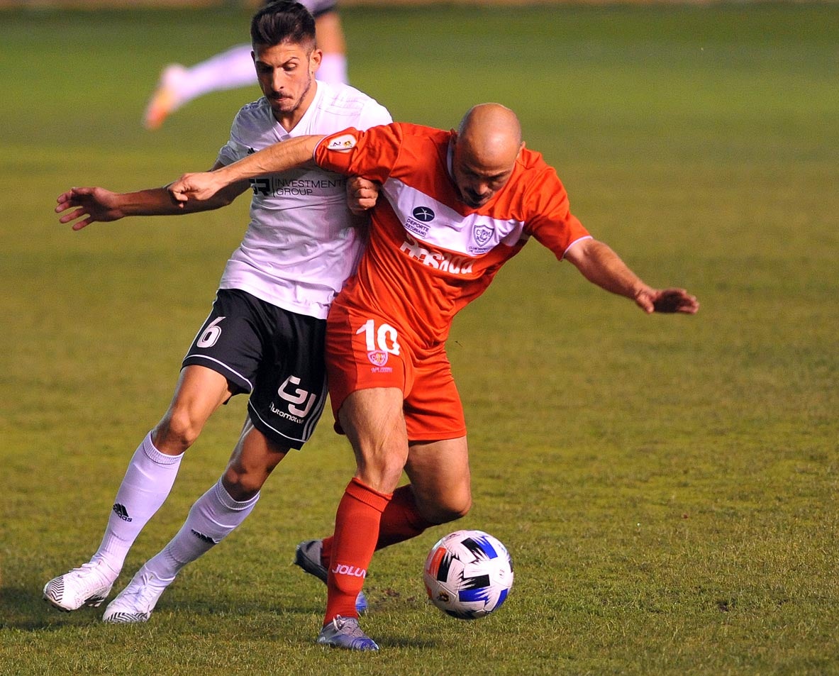 Fotos: El Burgos CF logra la segunda plaza tras vencer al Marino de Luanco (2-0)