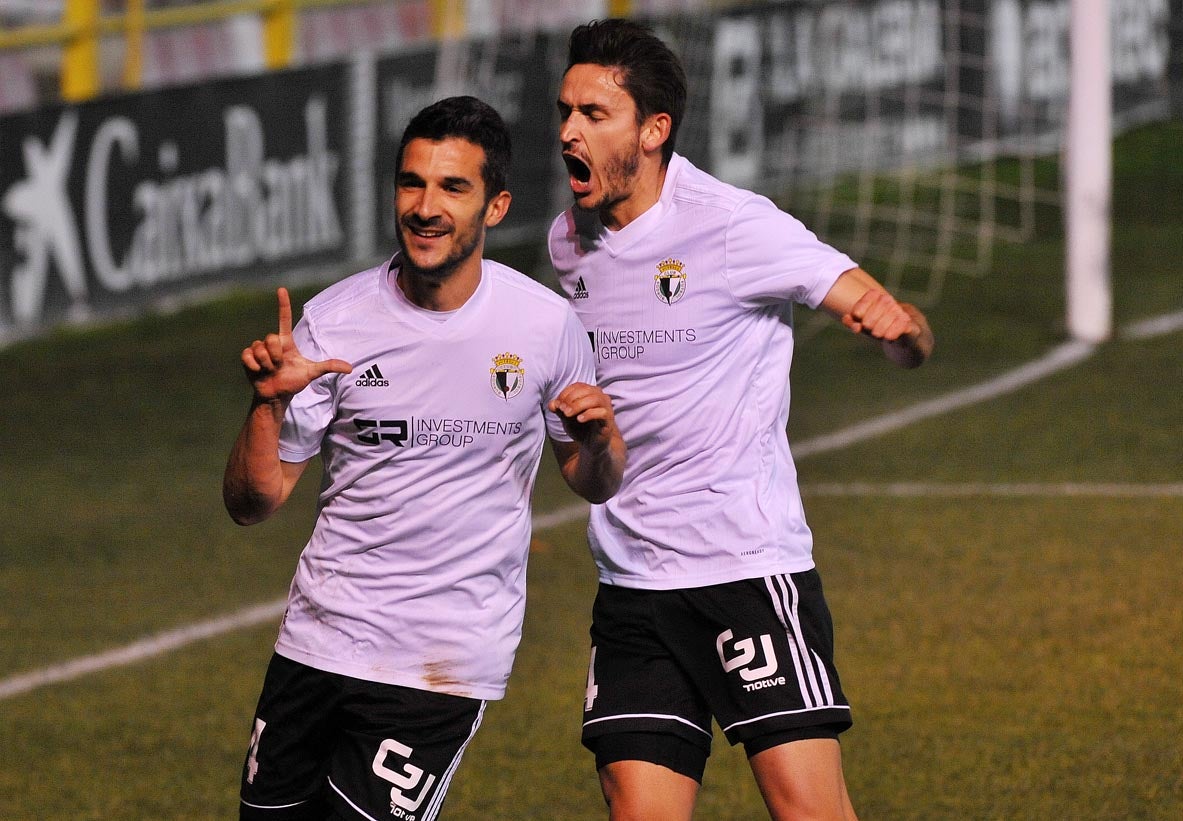 Fotos: El Burgos CF logra la segunda plaza tras vencer al Marino de Luanco (2-0)