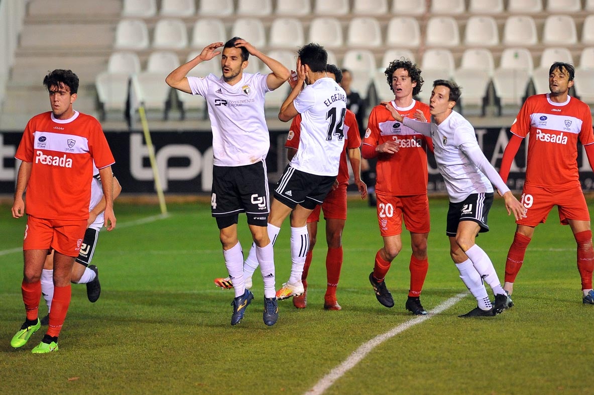 Fotos: El Burgos CF logra la segunda plaza tras vencer al Marino de Luanco (2-0)