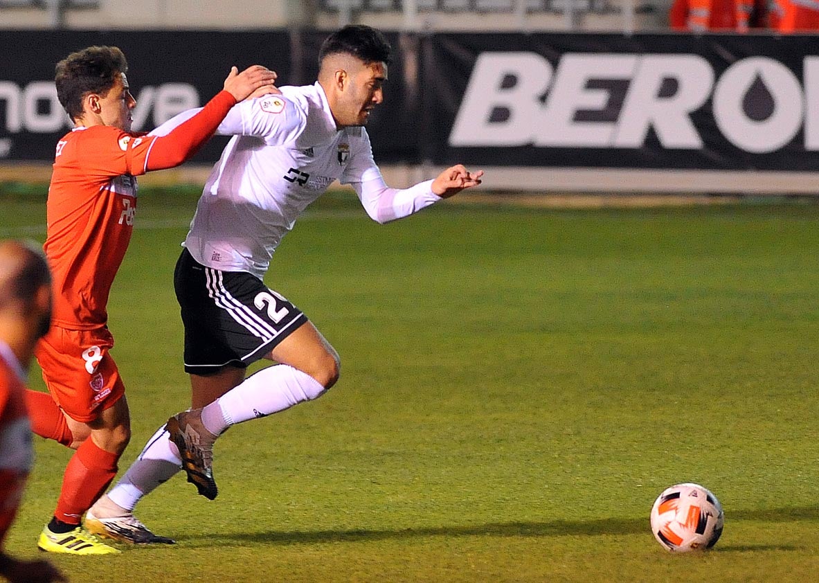 Fotos: El Burgos CF logra la segunda plaza tras vencer al Marino de Luanco (2-0)