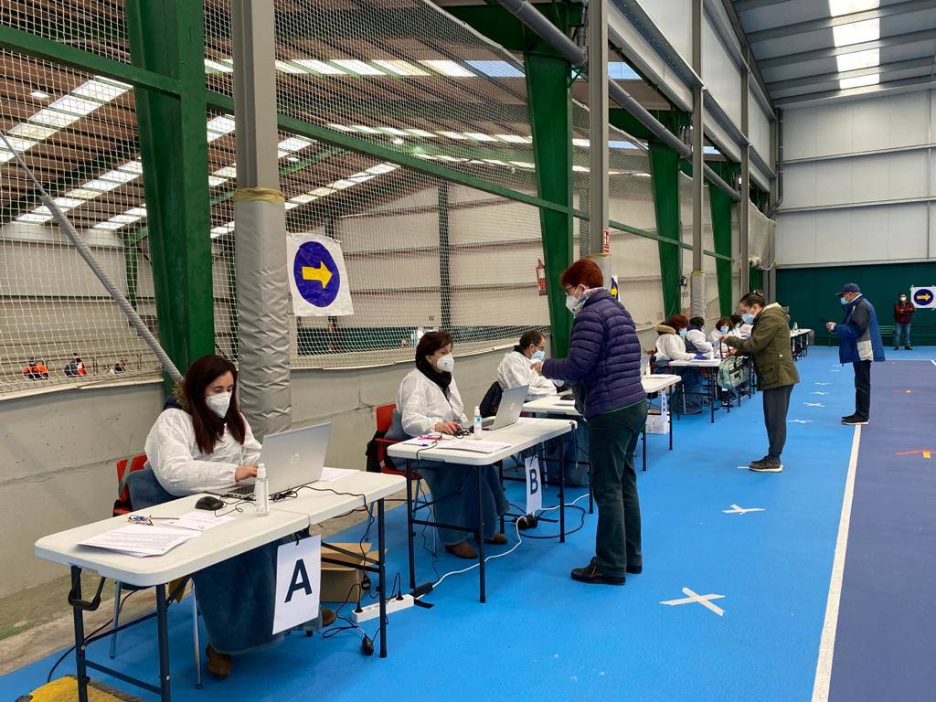 Fotos: Los burgaleses responden desde primera hora de la mañana en el cribado masivo