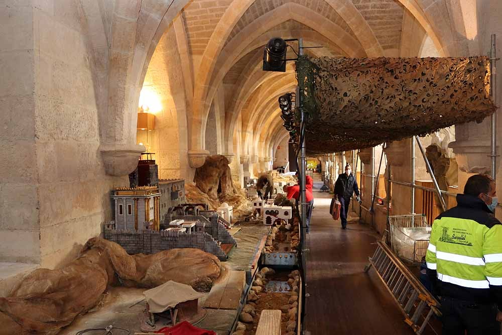 Fotos: El Belén de la Catedral de Burgos se prepara para una edición en reducido por la covid-19