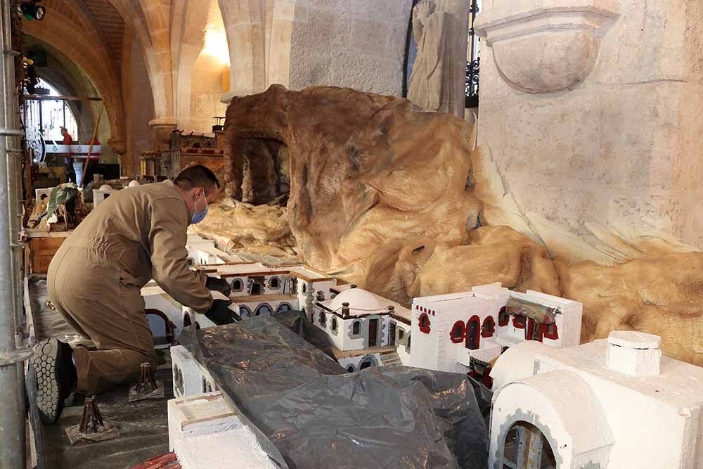 Fotos: El Belén de la Catedral de Burgos se prepara para una edición en reducido por la covid-19