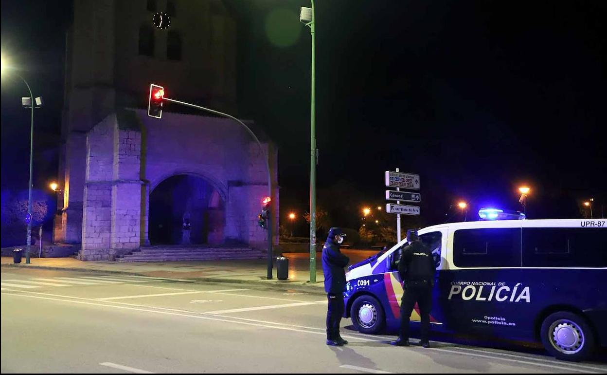 Imagen de una patrulla de Policía Nacional en Gamonal.