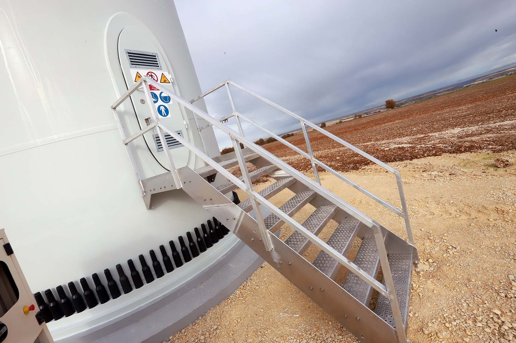 Fotos: Los aerogeneradores s más potentes de España ya miran al cielo burgalés