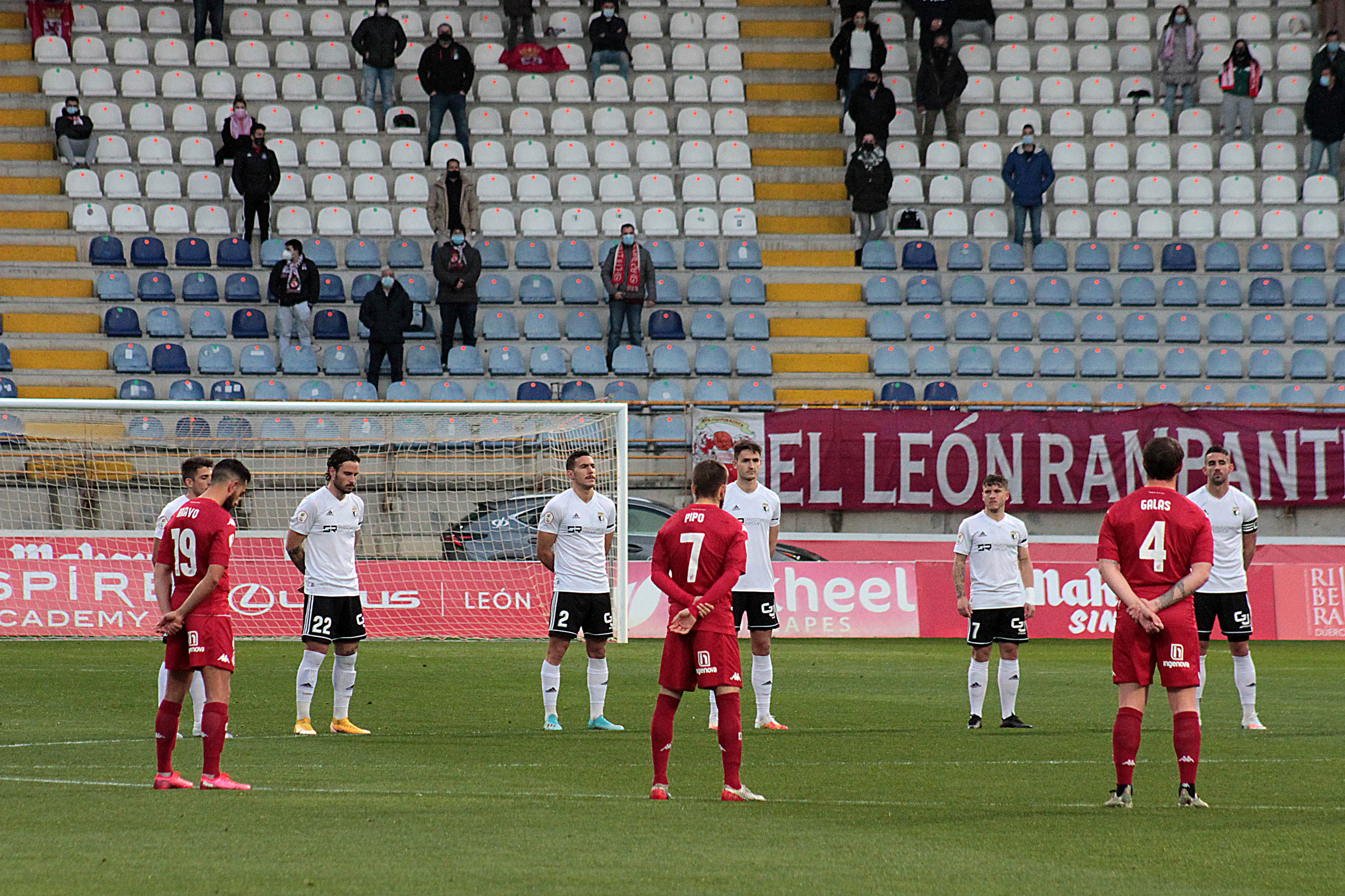 Fotos: El Burgos CF no puede pasar del empate en el Reino de León