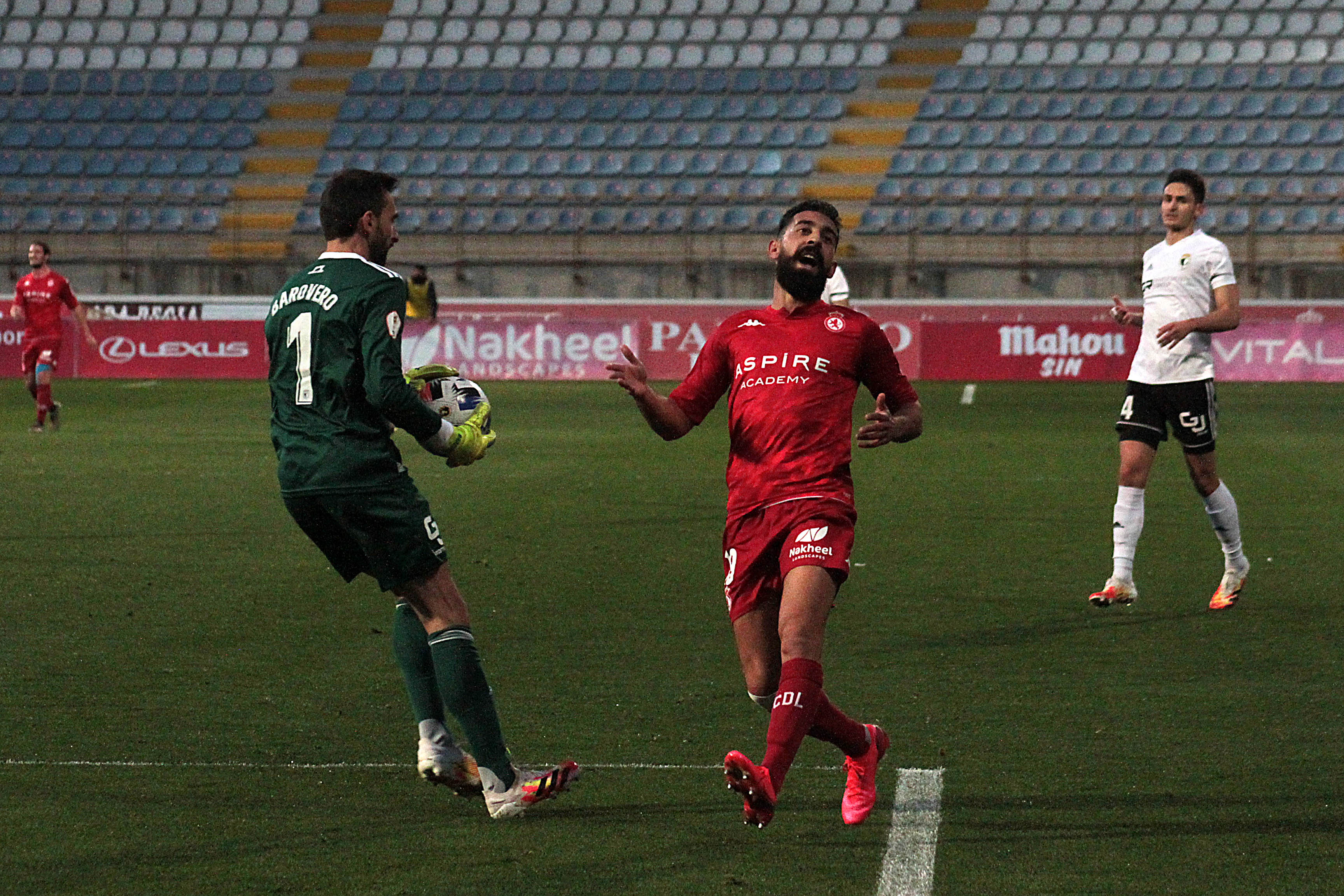 Fotos: El Burgos CF no puede pasar del empate en el Reino de León