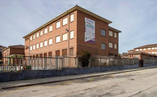 El Liceo Castilla mantendrá diez días cerrado el edificio de Infantil y Primaria, con 19 aulas en cuarentena 