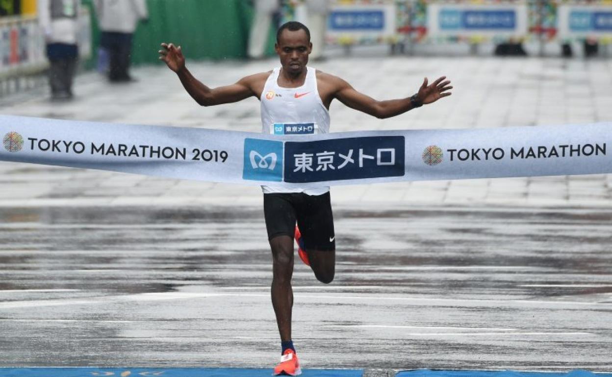 Birhanu Legese, ganador del maratón de Tokio. 