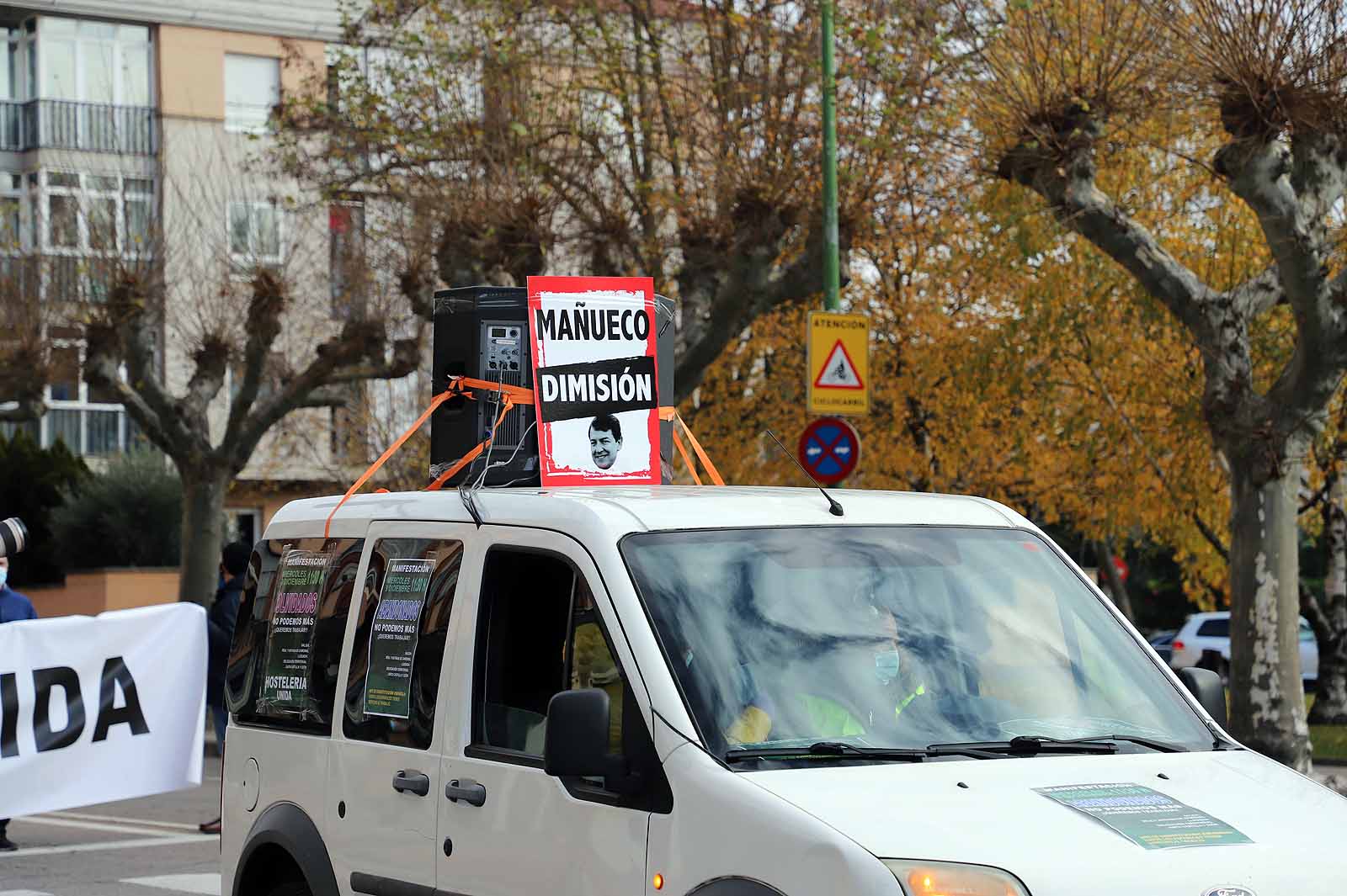 Fotos: Un millar de hosteleros sale a la calle para reclamar la apertura de sus locales