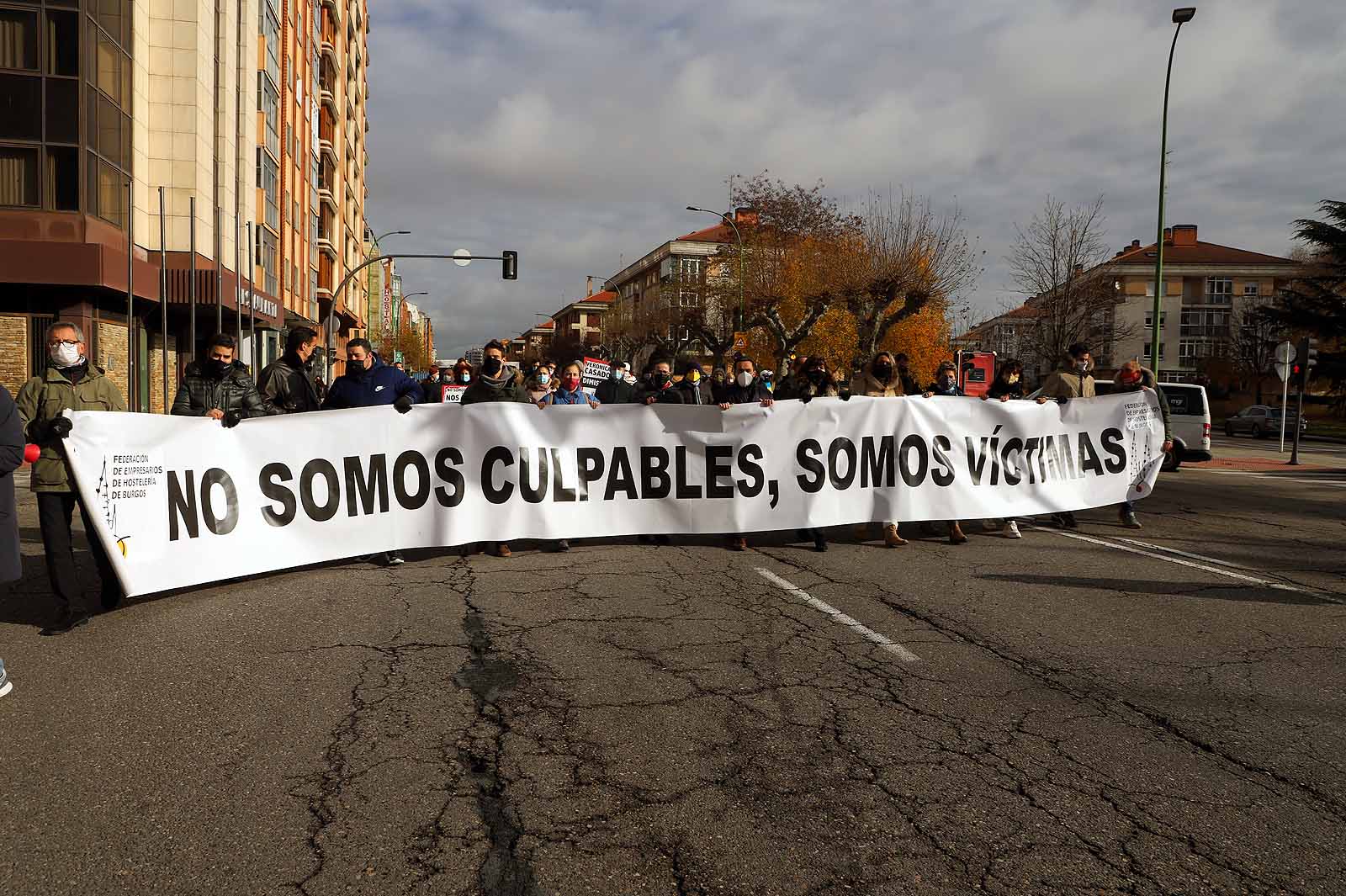 Fotos: Un millar de hosteleros sale a la calle para reclamar la apertura de sus locales