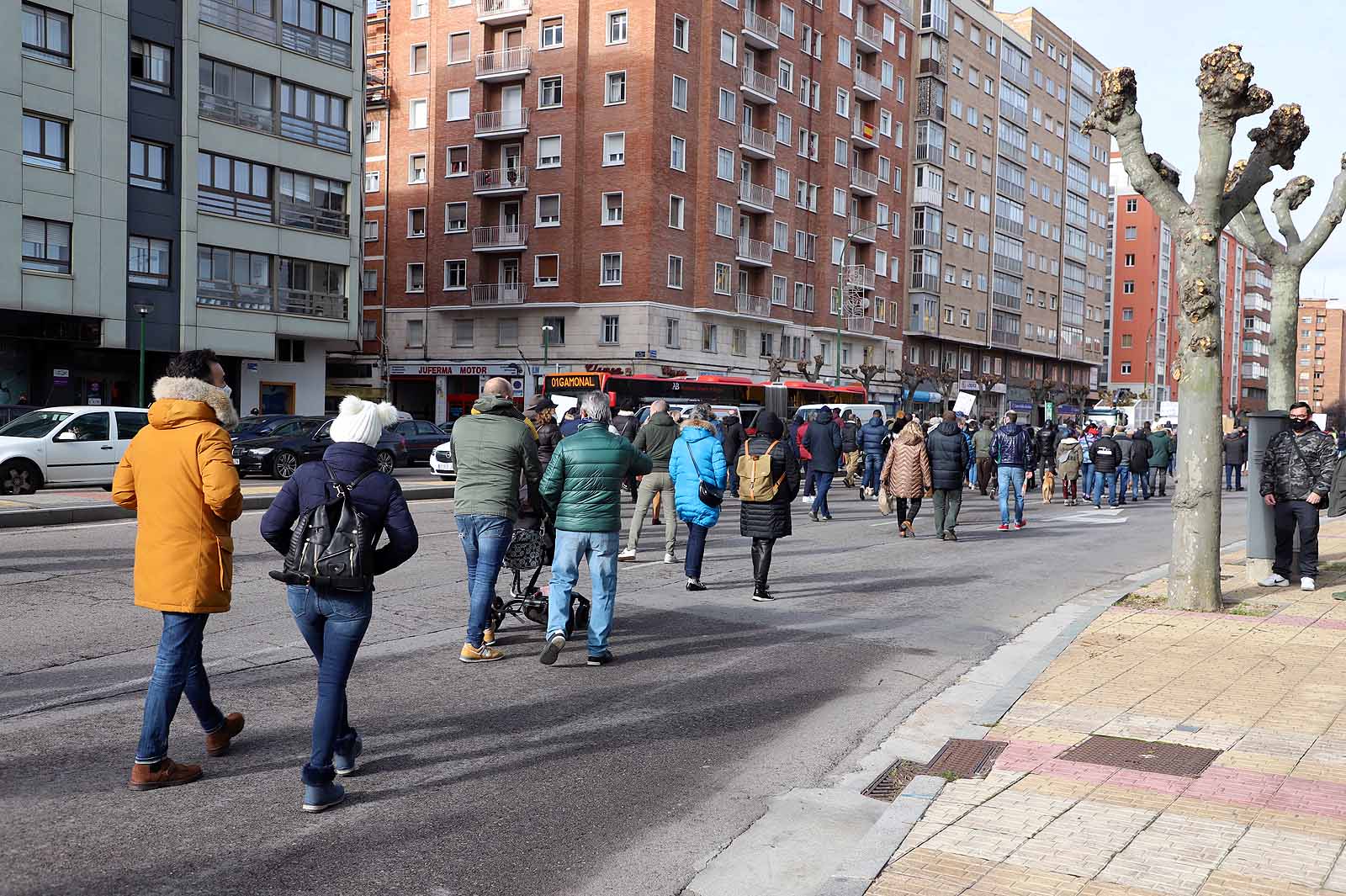 Fotos: Un millar de hosteleros sale a la calle para reclamar la apertura de sus locales