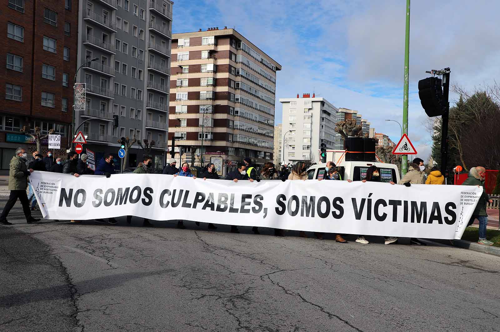 Fotos: Un millar de hosteleros sale a la calle para reclamar la apertura de sus locales