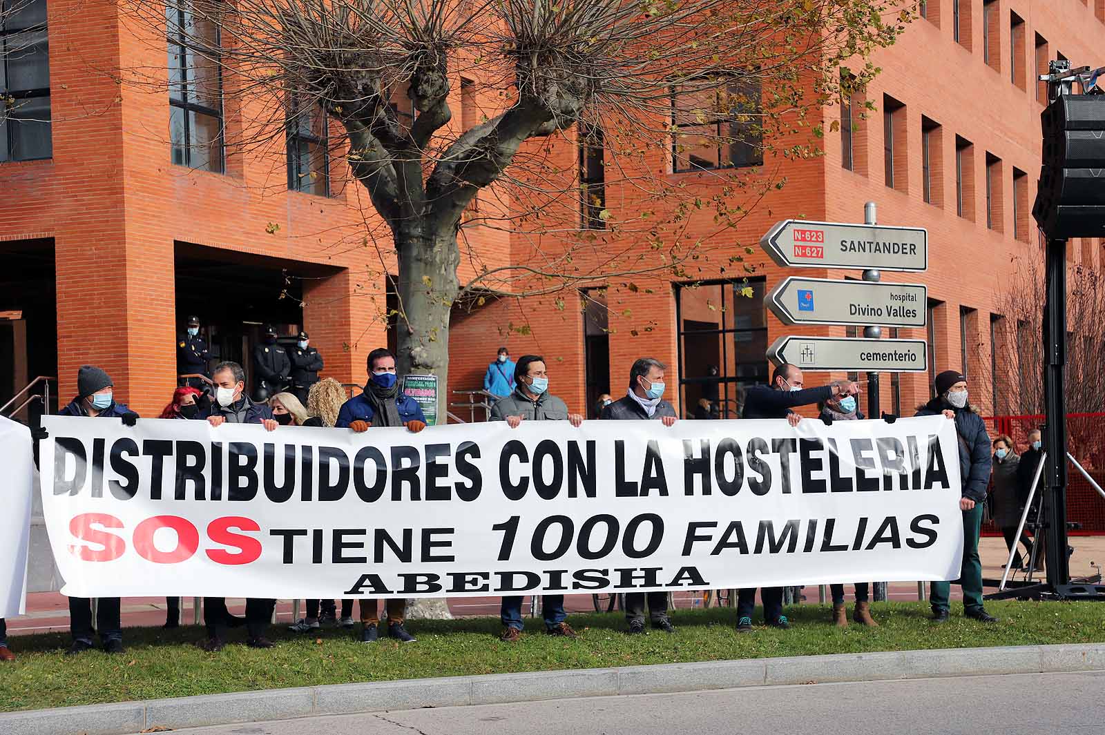 Fotos: Un millar de hosteleros sale a la calle para reclamar la apertura de sus locales