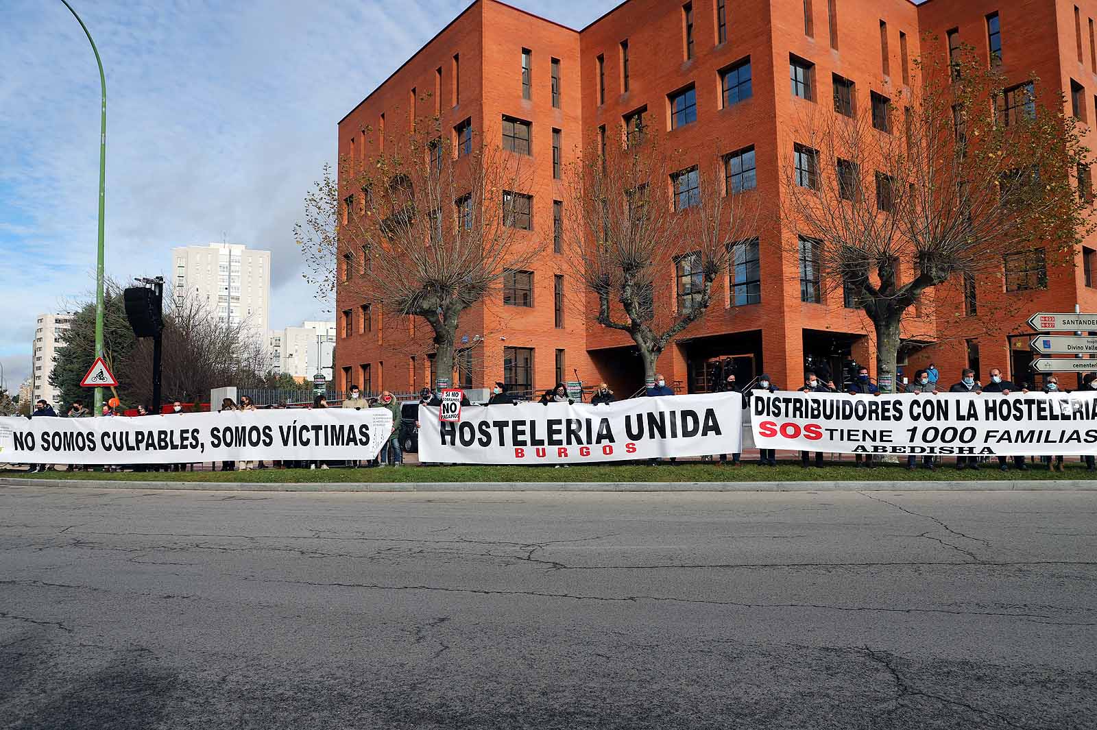 Fotos: Un millar de hosteleros sale a la calle para reclamar la apertura de sus locales