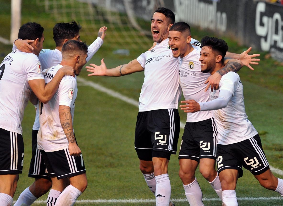 Fotos: El Burgos CF se apunta a la Copa