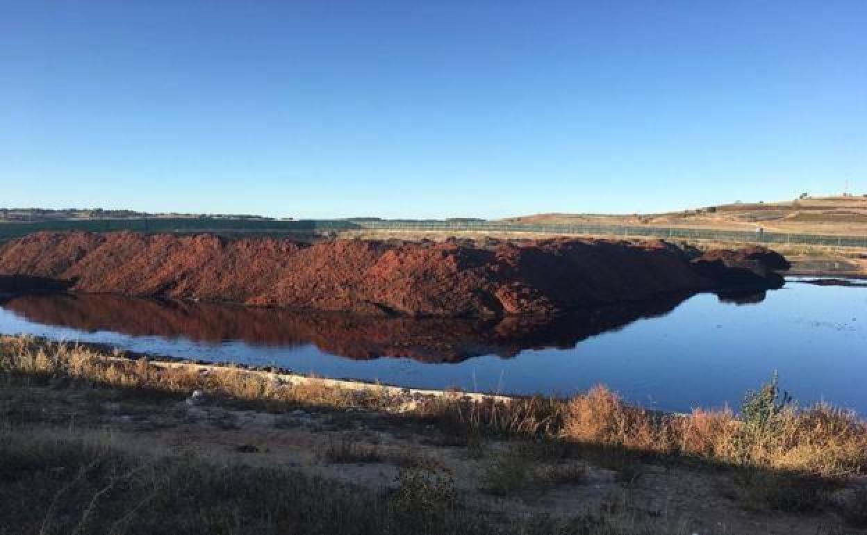 Zona de pozos que, según los propietarios, están contaminados y dan malos olores. 