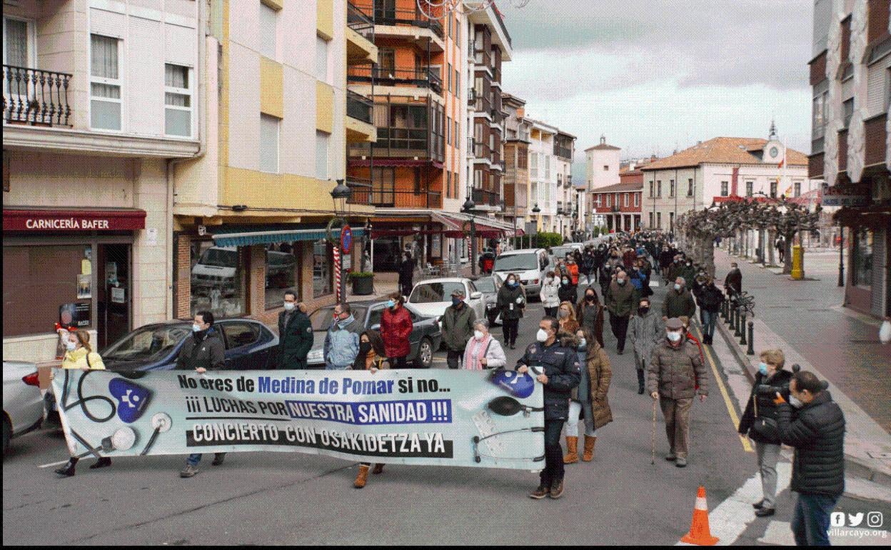 Manifestación en Villarcayo en defensa del centro de especialidades.