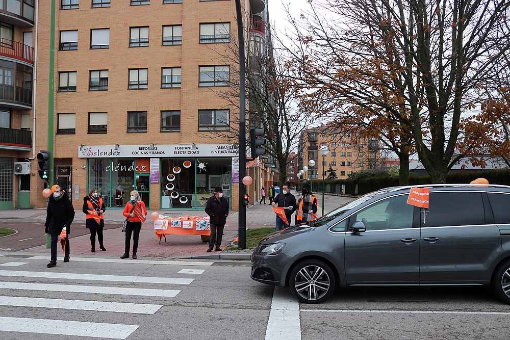 Fotos: Una caravana de coches contra la Ley Celaá recorre las calles de Burgos