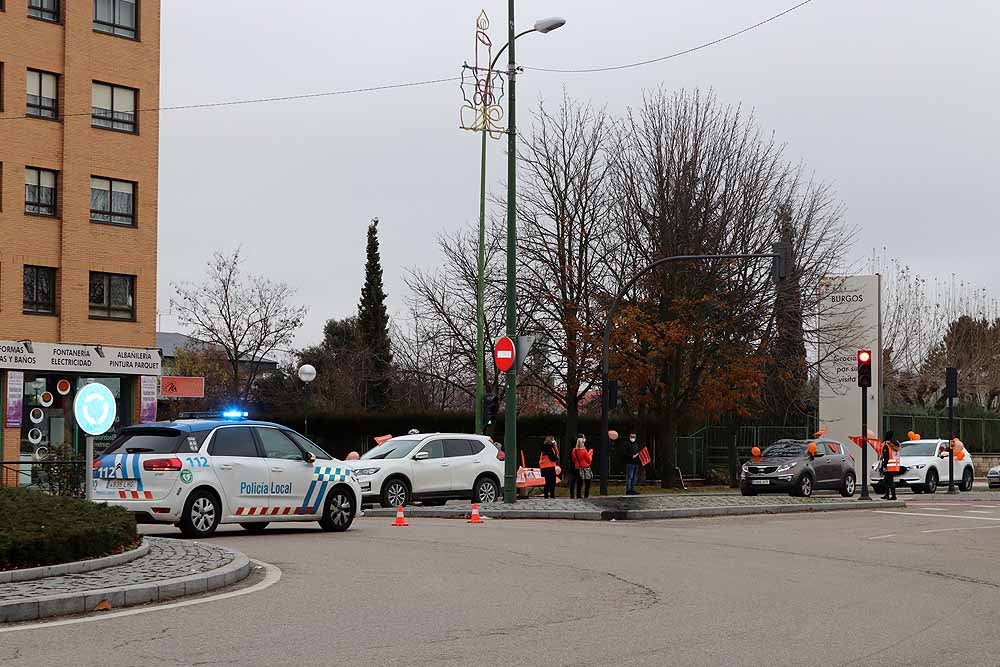 Fotos: Una caravana de coches contra la Ley Celaá recorre las calles de Burgos